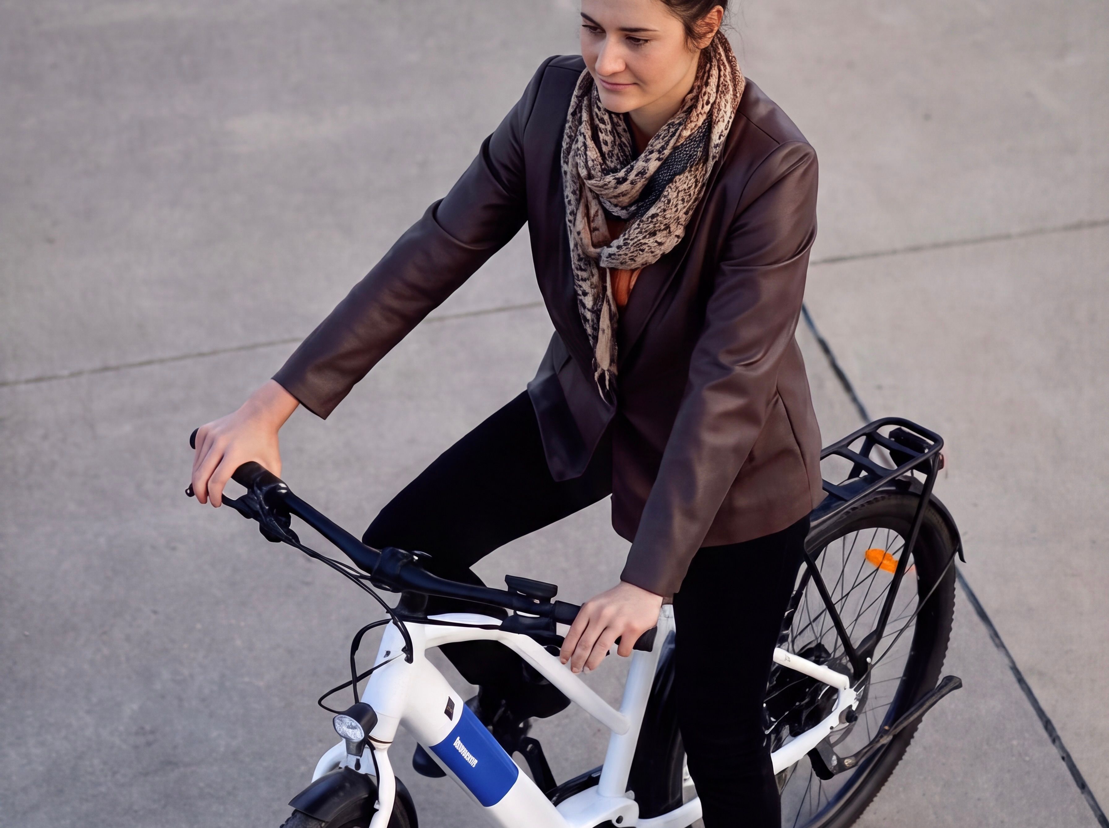 Louer ou acheter un vélo électrique : quelles options en Suisse ?