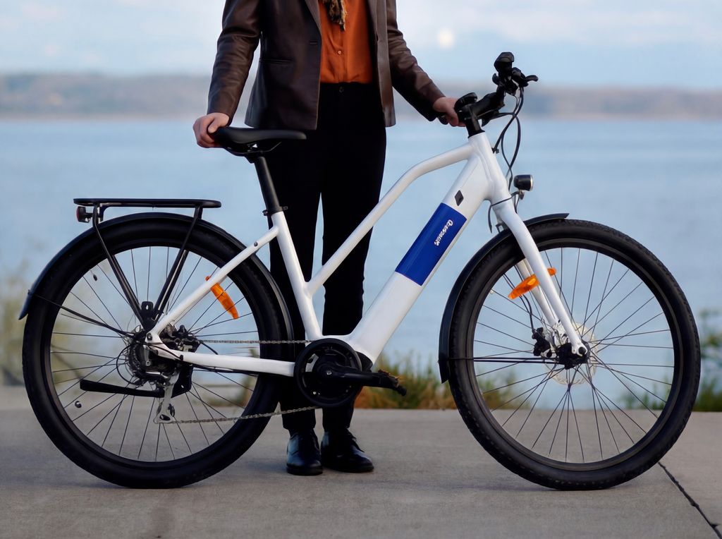 Commuter riding a Torks e-bike